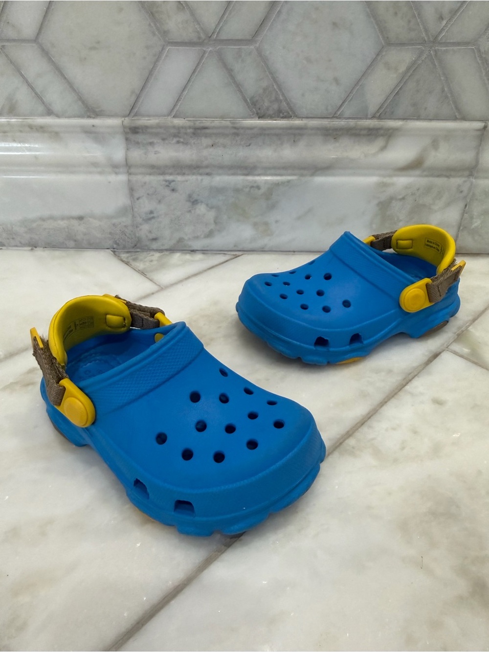Size 8 Toddler Crocs Classic All-Terrain Blue Sandals w/ Adjustable Yellow Strap